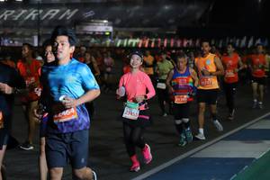 BIB: 201, 25717, 21105, 23455, 4464
                            <button type="button" onclick="openModal(11461645)" class="btn btn-primary btn-sm float-right btn-popup" data-toggle="modal" data-target=".modal-high-quality">
                        <i class="fas fa-shopping-cart"></i> Add to Cart
                    </button>
                                            <button type="button" onclick="isThisMe(11461645, true)" class="btn btn-success btn-sm float-right btn-popup btn-isme hidden" data-toggle="tooltip" data-placement="bottom" title="นี่คือรูปของคุณใช่ไหม คลิกที่นี่เพื่อเอาเข้าอัลบั้ม">
                        <i class="fas fa-plus"></i> Add to album
                    </button>
                    <button type="button" onclick="isThisMe(11461645, false)" class="btn btn-warning btn-sm float-right btn-popup btn-isnotme hidden">
                        <i class="fas fa-ban"></i> Remove from album
                    </button>